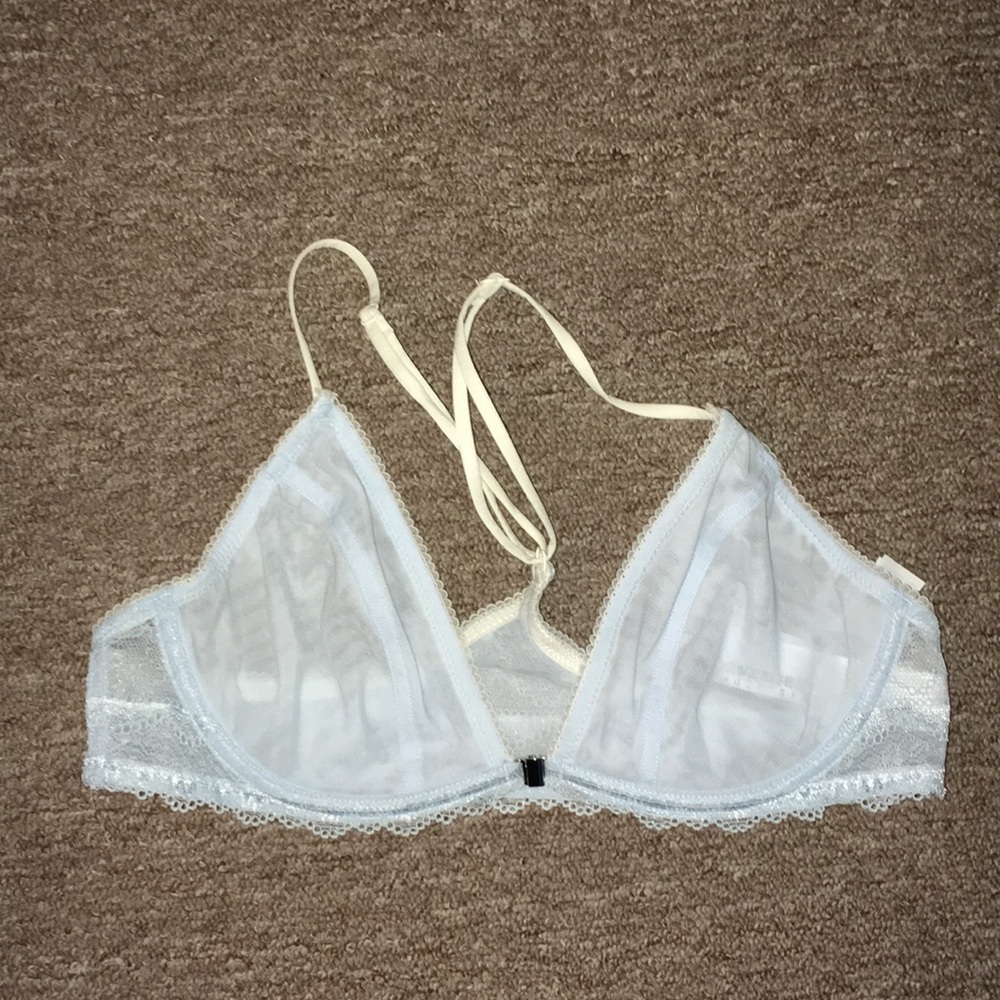 Shear lace scalloped bra
